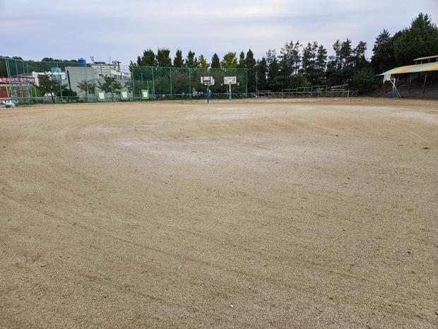 군동면병설유치원 운동장 모래보충, 전국산업안전으로 놀라운 성능 뽐내다!