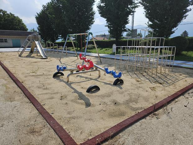 병영면초등학교 운동장 관리, 전국산업안전으로 놀이터를 최상태로 유지하세요!