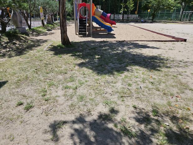 마량면중학교 운동장 관리, 전국산업안전 넘어! ? 안전하고  더욱 튼튼한 운동장 만들기