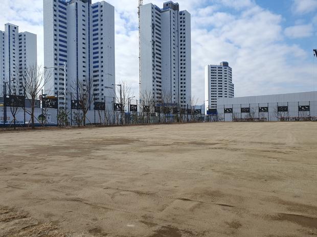 현산면 초등학교 운동장 소금살포: 전국산업안전으로 막대한 손실 방지!