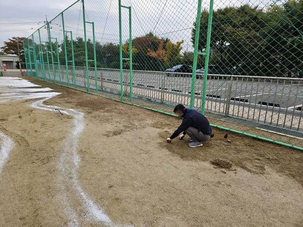 ? 학교 운동장, 안전하게 유지보수! 전문 시공으로 더욱 신뢰할 수 있는 곳 만들어요.