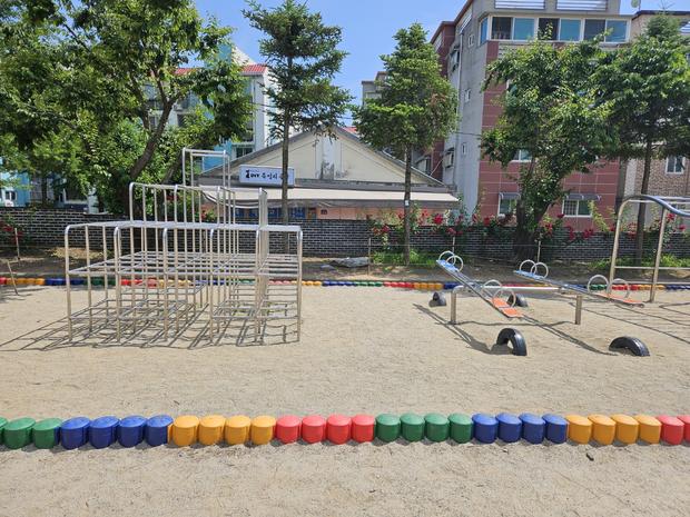 학교 운동장 잡초 제거, 전국산업안전으로 더욱 신뢰할 수 있는 환경 만들기!
