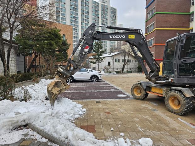 학교 운동장 모래 보충, 전국산업안전으로 안전하고 건강한 놀이 공간 만들기!