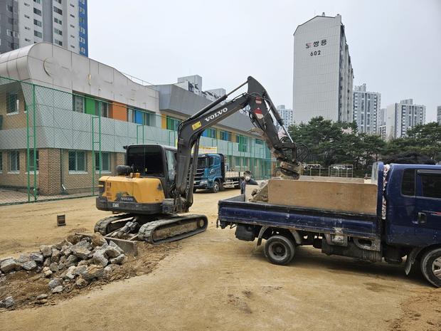 북평면병설유치원 운동장 모래보충, 전문 시공으로 안전하고 튼튼하게! 관련 이미지