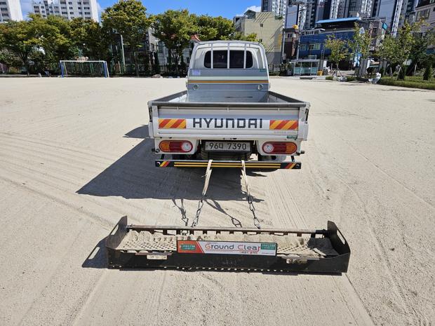 학교 운동장 모래보충 | 전국산업안전, 튼튼한 시설 건강하세요!