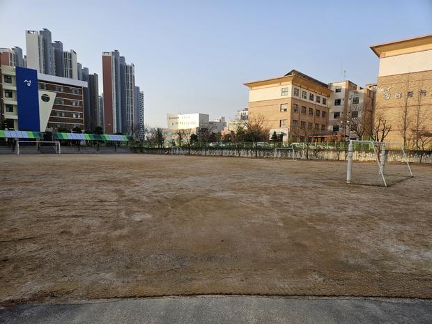 북일면중학교운동장 안전사고 예방! 전문 시공, 믿음직한 선택!