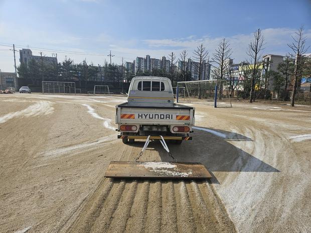 북일면고등학교 운동장 안전관리, 전국산업안전으로 학교 시설 최상급 유지!