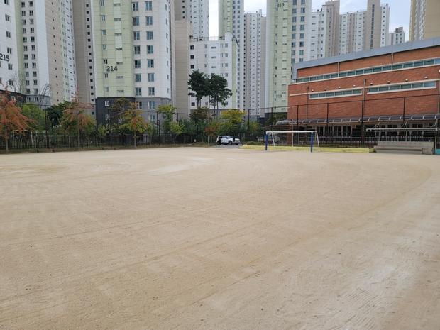 학교 운동장 모래보충, 전국산업안전으로 안전하고 쾌적한 놀이터 만들기!