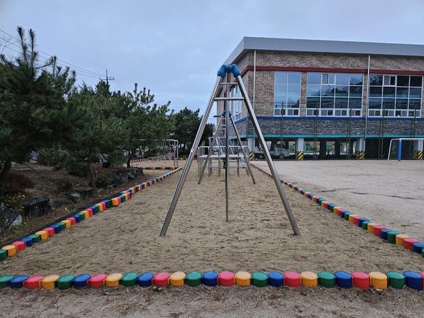 옥천면중학교 운동장 모래 보충 | 전국산업안전, 학교 시설관리에 최고의 선택! 관련 이미지