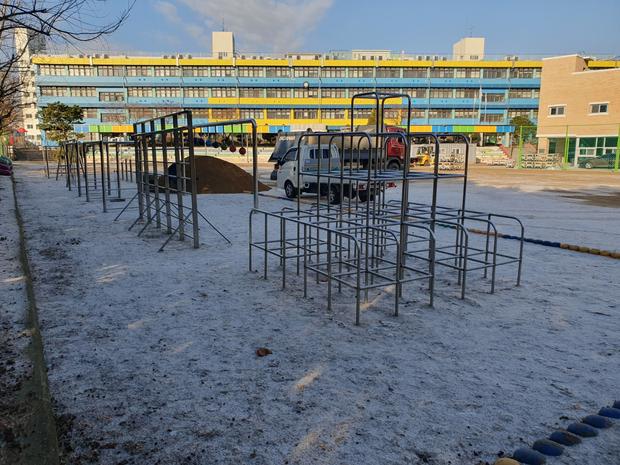 계곡면유치원 운동장 소금살포: 학교 시설관리 전문가로부터 안전과 실용성, 최고 수준의...