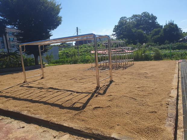 계곡면병설유치원 운동장 소금살포: 안전부터 시작하세요!