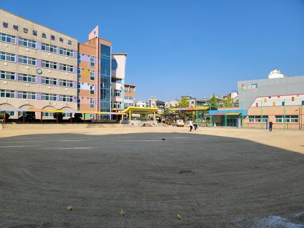 황산면초등학교 운동장 관리, 전국산업안전으로 학교 건강과 안전 확보!