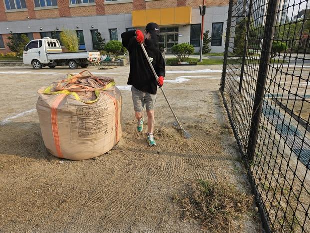 황산면초등학교 운동장 소금살포! 안전한 운동, 전문 시공 왜 필요할까요?