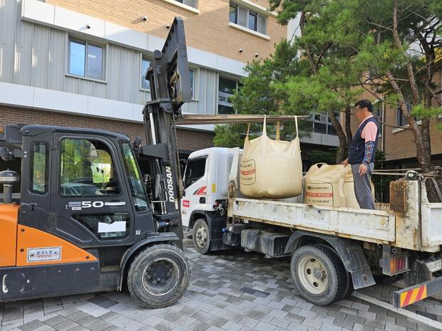 산이면중학교 운동장 소금살포 | 전문 시공으로 안전하게 설계하고 유지보수!