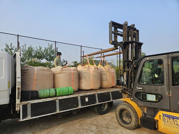 ? 산이면병설유치원 운동장 잡초 제거: 전문 안전 시공으로 건강한 놀이터 만들기