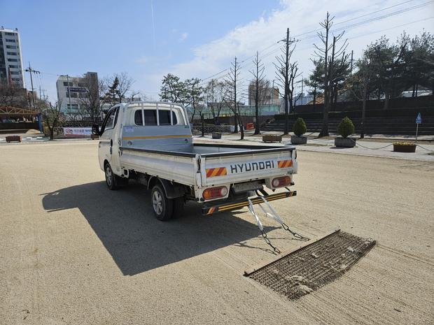 영암군중학교 운동장 관리, 전국산업안전 덕분에 안전하고 효율적!