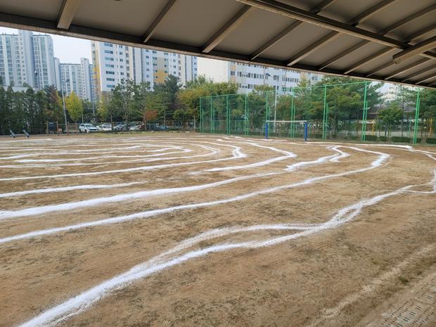 영암군중학교 운동장 모래보충, 전국산업안전 규정 준수로 안전하고 쾌적한 교육 환경 만...