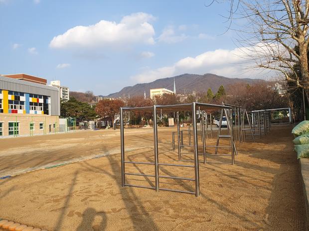 학교 운동장 모래보충 ?‍♂️ 전문가 ? 영암어린이집 ? 안전하고 건강한 놀이터 만들기