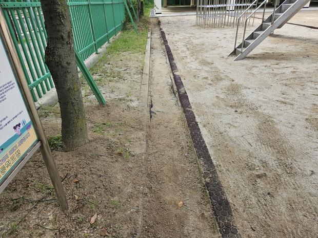 학교 운동장 잡초 제거, 전문 시공로 안전하고 깨끗한 공간 만들기! 관련 이미지