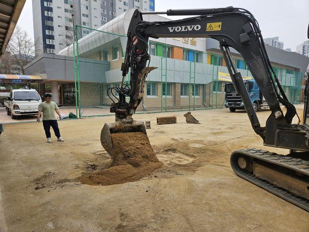 무안읍유치원 운동장 모래보충, 전국산업안전으로 안전하고 쾌적한 공간 만들기!