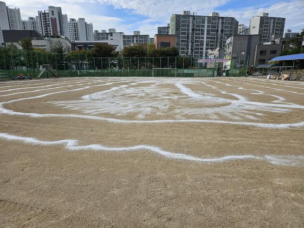 무안읍고등학교 운동장 잡초 제거, 전문 안전 시공으로 신뢰를 더하세요!