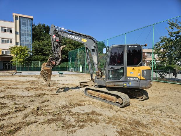 학교 운동장 모래보충, 전국산업안전으로 안전하고 신뢰할 수 있는 놀이터 만들어봐! 관련 이미지