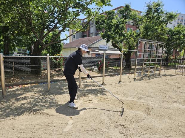 학교 운동장 모래보충, 전국산업안전으로 튼튼한 놀이터 만들어보세요!