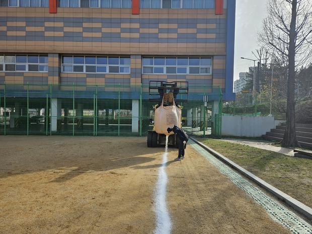 해제면초등학교 운동장 모래보충 전문가로, 안전한 운동장 만들어 보세요!