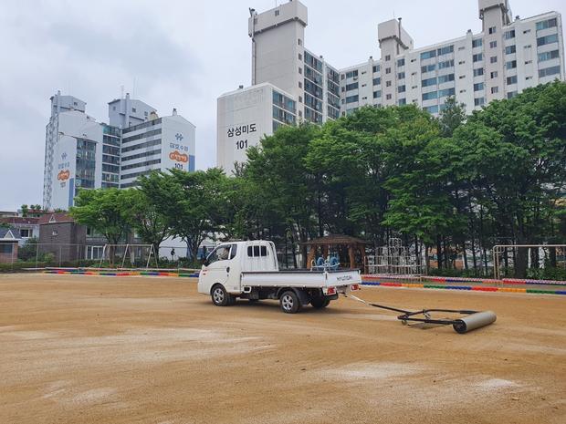 함평읍어린이집 운동장 잡초 제거, 전국산업안전으로 안전하게 놀 수 있도록!