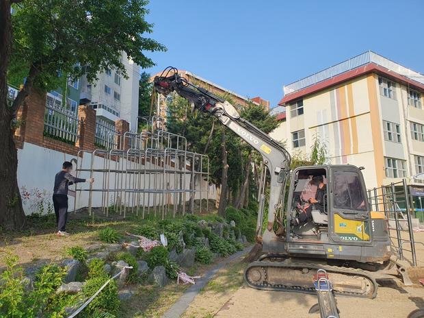 손불면초등학교 운동장 모래보충! 안전하고 튼튼하게 놀이 공간 만들어주세요!