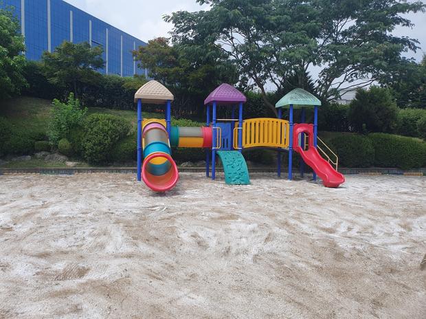 신광면중학교 운동장 안전 유지보수: 전국산업안전 핵심  <br/>(제공사례 & 실질적...