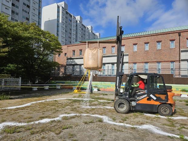 신광면병설유치원 운동장 잡초 제거, 전문 시공으로 안전하고 쾌적한 공간 만들어보세요!