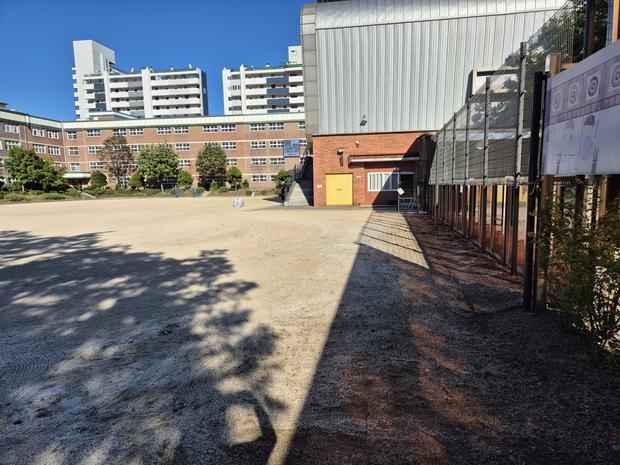 학교 운동장 관리, 안전과 기능 균형잡히게! 전문 시공으로 최상의 결과! 관련 이미지