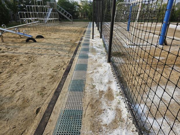 나산면고등학교 운동장 소금살포: 전문 시공으로 안전하고 쾌적한 공간 만들기!