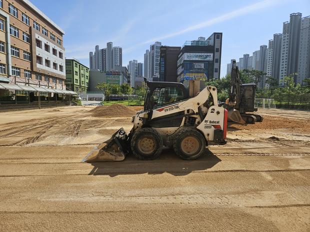 영광군고등학교 운동장 잡초 제거! 전문가를 위한 안전 & 효율성 확보!