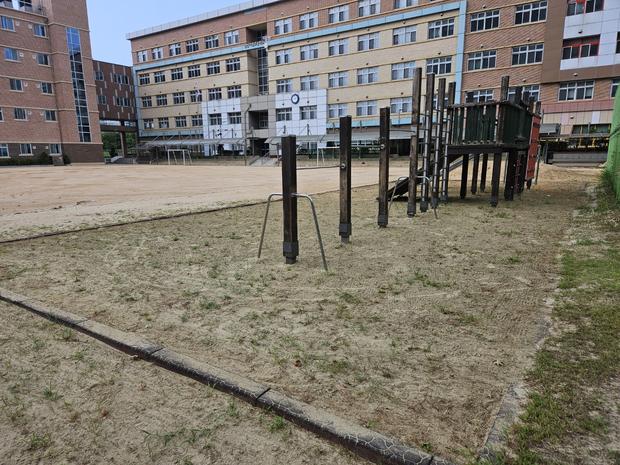 군남면초등학교 운동장 소금살포 ? 전문 시공으로 안전하고 신뢰할 수 있게! 관련 이미지