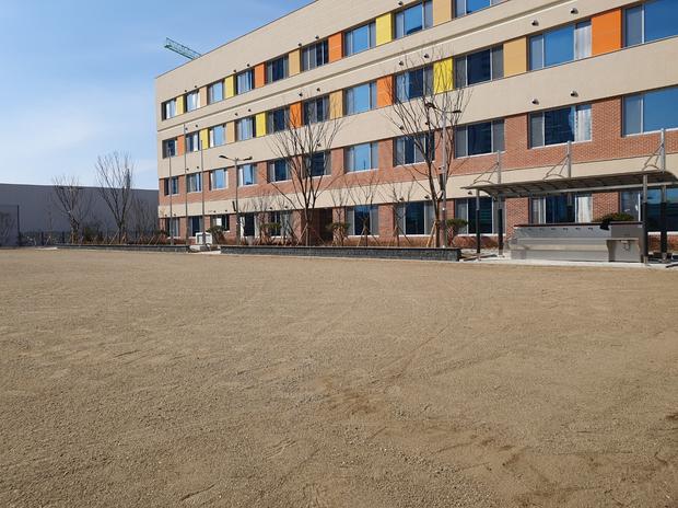 염산면초등학교 운동장 모래 보충: 전문 시공으로 안전하고 쾌적한 공간 만들기!