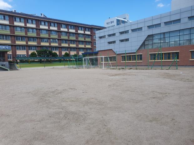 법성면고등학교 운동장 소금살포 전문가 ?  전국산업안전, 안전도 높은 건축