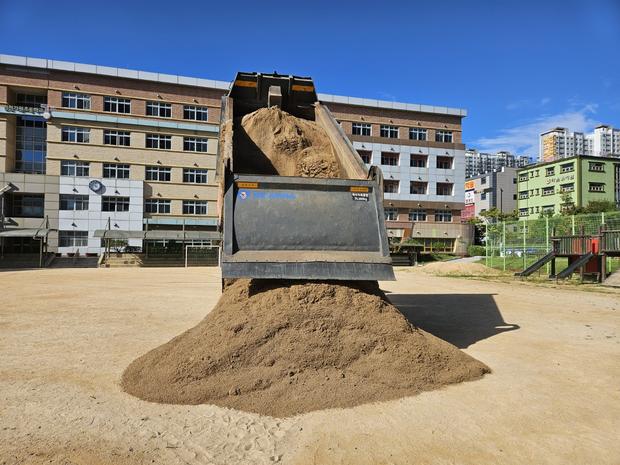 동화면고 운동장 안전 확보! 전국산업안전 시공, 걱정 끝!
