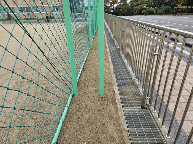 삼서면초등학교 운동장 모래 보충, 전국산업안전으로 튼튼한 장비를 만들어보세요!