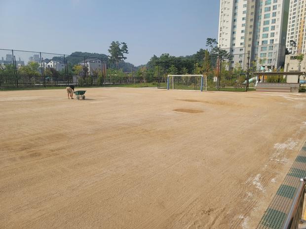 학교 운동장 모래보충: 전국산업안전으로 안전하고 튼튼한 놀이 공간 만들기