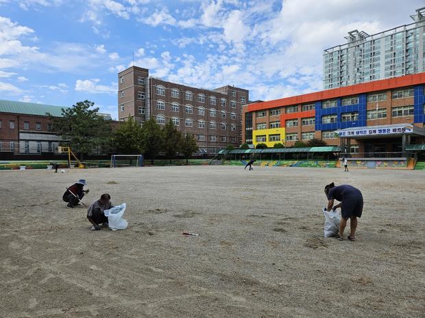 서삼면중학교 운동장 소금살포: 전문 시공으로 안전하고 깨끗한 환경 만들기!