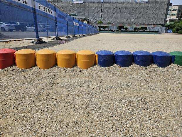 서삼면고등학교 운동장 잡초 제거: 전문 시공으로  정밀하고 안전한 공간 만들어보세요!