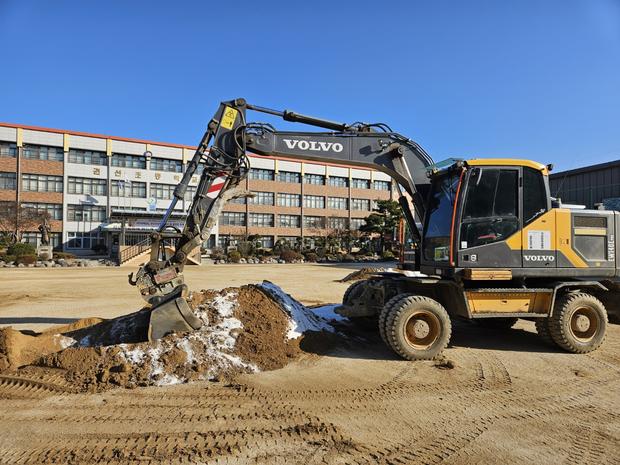 보길면 유치원 운동장 잡초 제거, 안전 확실하게! 전국산업안전 실력으로 ?