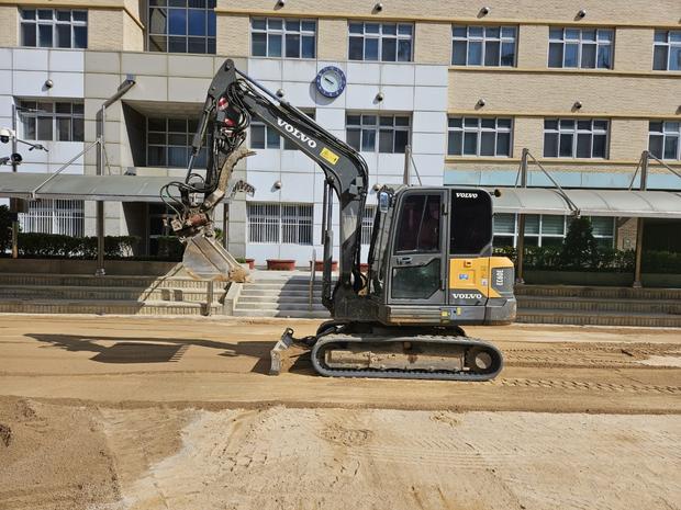 학교 운동장 소금살포, 안전 & 전문성!  ? 생일면고등학교 운동장 관리 전문가 관련 이미지