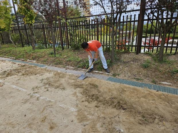진도군어린이집 운동장 잡초 제거, 전문 시공으로 안전하고 깨끗하게!
