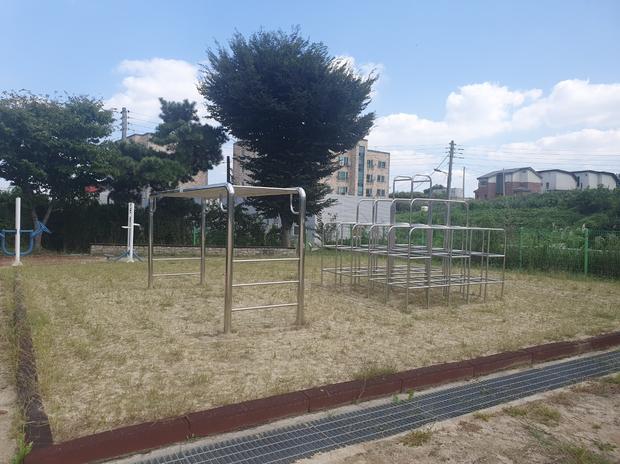 진도읍고등학교 운동장 소금살포, 안전과 품질까지 전국산업안전으로 완벽하게!