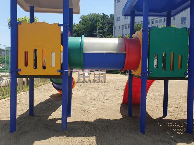 군내면유치원 운동장 소금살포  ✅ 전문 시공, 안전 100%!