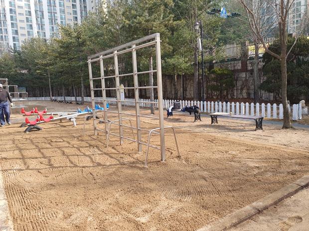 고군면유치원 운동장 관리, 안전과 수명 연장 전문가로 꼼꼼하게 해결하세요! 관련 이미지