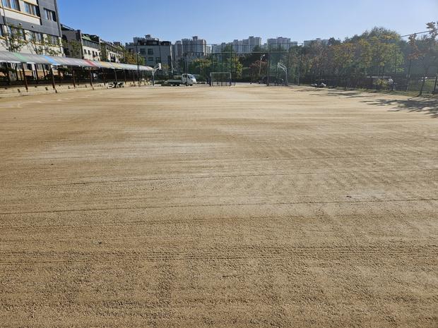 학교 운동장 모래보충, 안전 & 질 높은 공간 만들기! 전문 시공으로 걱정 끝! 관련 이미지